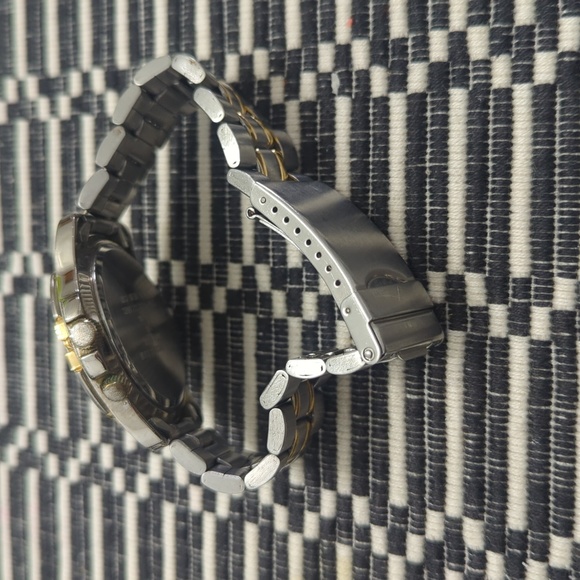 Armitron chronograph moon faced watch - Picture 2 of 3